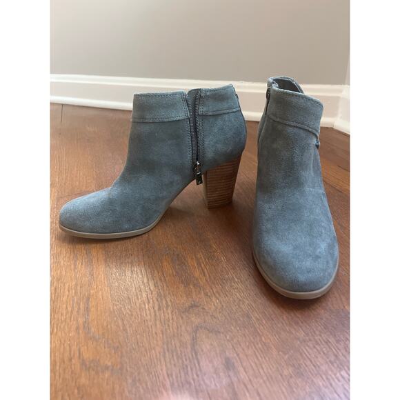 Koolaburra by UGG Gray Suede Heeled Booties Sz - Picture 11 of 11